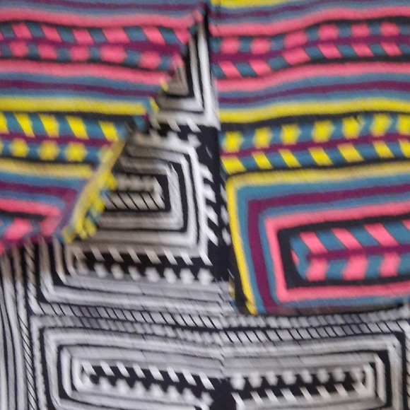 Geometric Patterned Tube Top - Picture 10 of 11